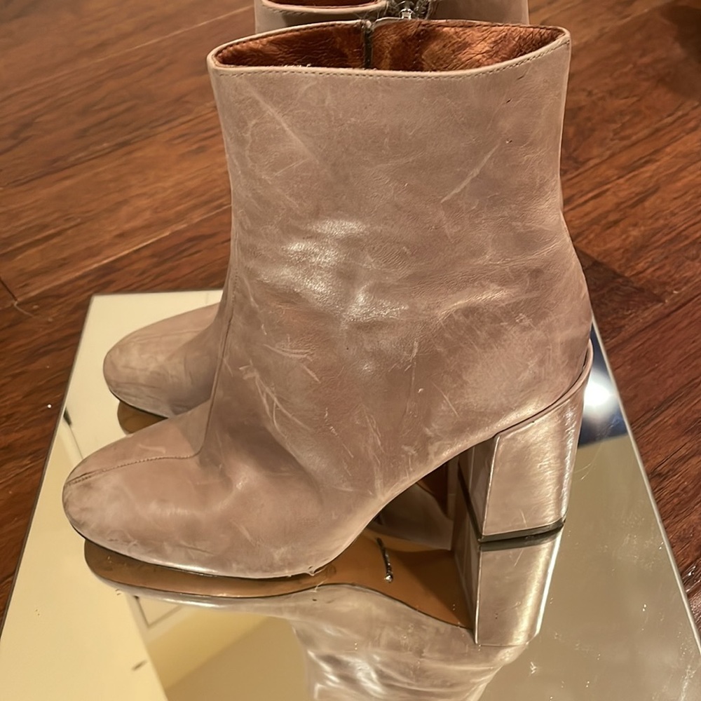 Women booties - Picture 2 of 4